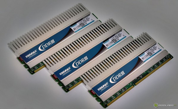 Комплект оперативной памяти DDR-3 производства компании Kingmax