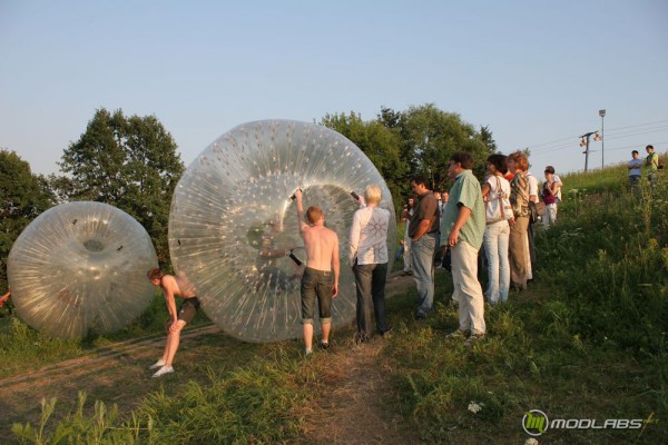 MSI и AMD. Катание на Zorb'е