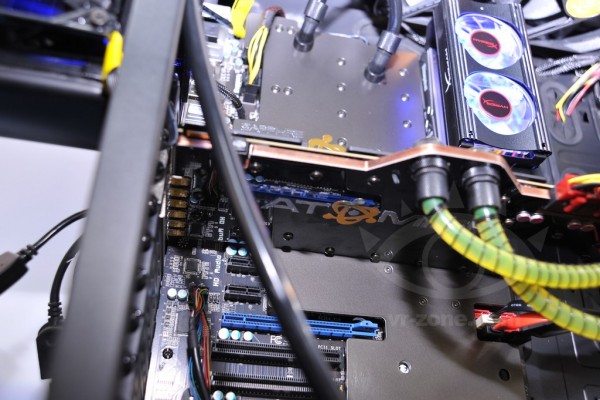 Sapphire Radeon HD 7990 Atomic